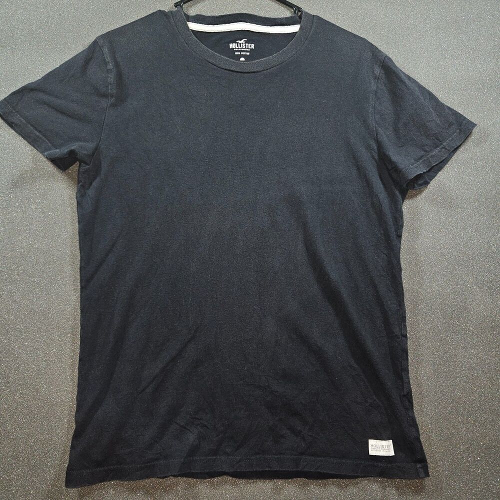 Hollister Men's T-Shirt in classic black